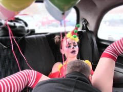 Gal in clown Costume Fucked by the driver for free fare
