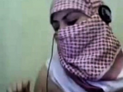palestine-arab-hijab-girl-show-her-big-boobs-in-webcam
